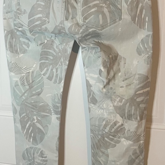 CAbi Paradise Cropped Super Skinny Jean Womens Sz 4 Palm Leaf Print Style # 227 - Picture 8 of 10